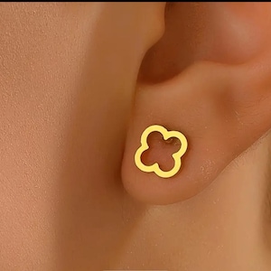 Clover Stud Earrings,Hollow Clover,Stud Earrings,Dainty Clover Earrings,Minimalist Earrings,Shamrock Studs,Shamrock Earrings,4 leaf  clover