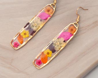 Resin Pressed Flower Dangle Earrings: Elegant Floral Jewelry