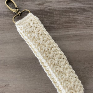 Crochet Key Fob, Artsy Arthurs, wristlet key fob, boho key fob, crochet car accessories, wristlet keychain Cream