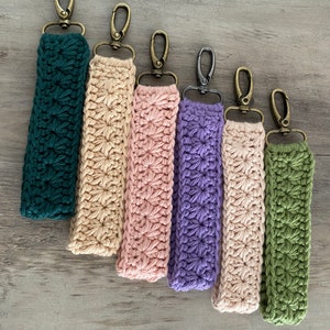 Llavero de crochet, llavero de crochet, Artsy Arthurs, llavero de pulsera, llavero bohemio, accesorios de crochet para el coche, llavero de pulsera, llavero