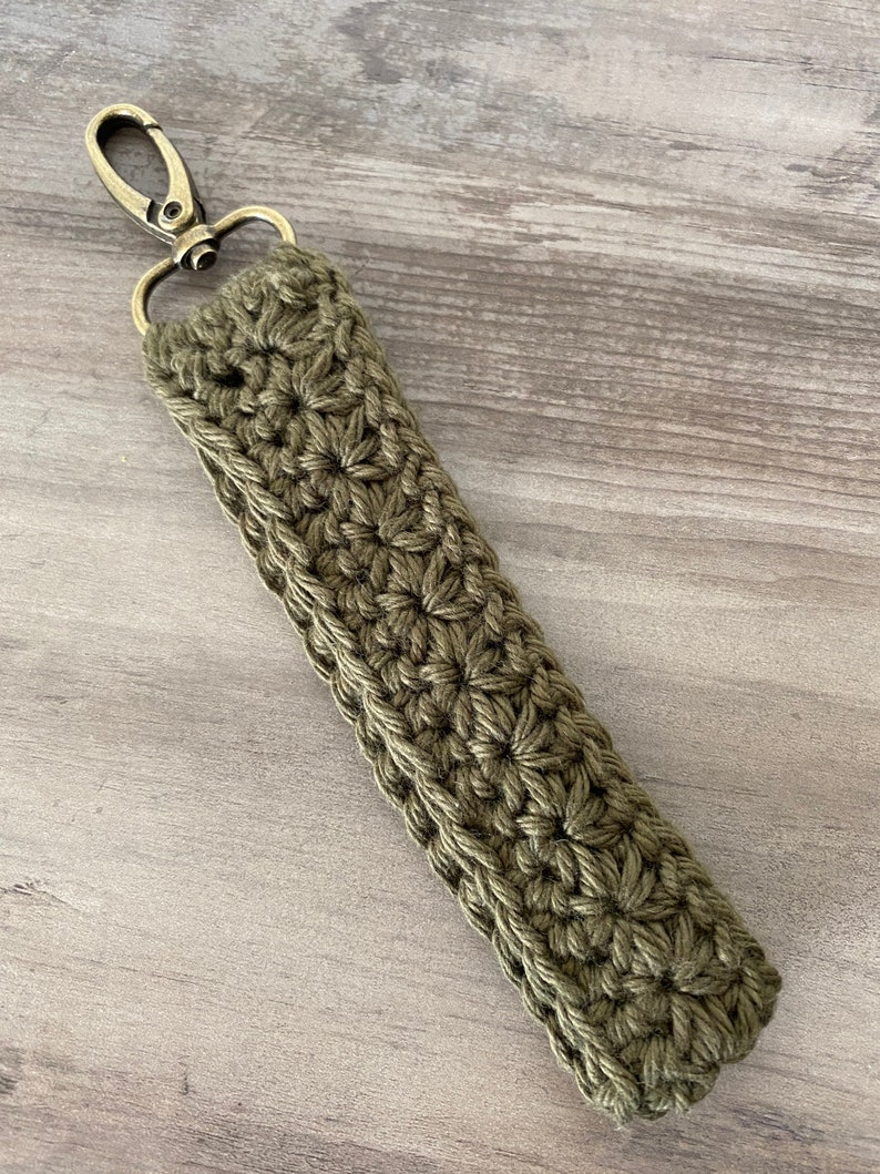 Crochet Key Fob, Artsy Arthurs, wristlet key fob, boho key fob, crochet car accessories, wristlet keychain Olive