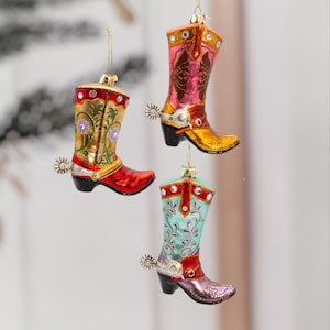 Adorno navideño de botas vaqueras de cristal pintado a mano – Recuerdo con temática del oeste – Adorno de bota vaquera