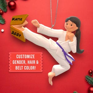 Personalisierte Mädchen Karate Ornament - Benutzerdefinierte Gürtelfarbe - Brünett Kampfkunst Weihnachtsandenken - Karate 2025 Personalisiertes Geschenk