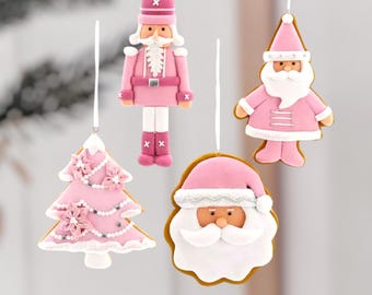 ピンクのサンタクロースのクリスマスイメージ デコパージュ木製