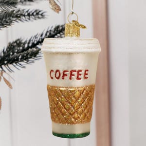 Adorno de café para llevar: recuerdo navideño de vidrio para amantes del café 2024