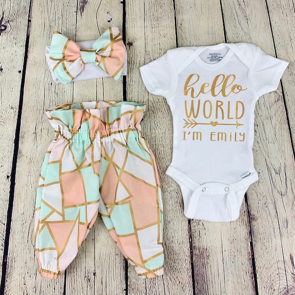 hello world baby girl coming home outfit/ baby girl coming home outfit/ baby girl personalized outfit/ baby girl outfit