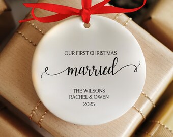 Adorno de Sr. y Sra. Regalo de bodas Recuerdo personalizado de la primera Navidad Nuestro primer adorno de Navidad de Sr. y Sra. Idea de inauguración de la casa de Sr. y Sra.