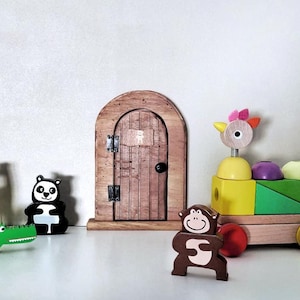 Small wooden door to customize for loss of baby teeth children