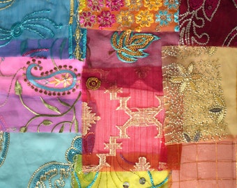 Retales de tela de sari adornados variados y variados - 10 piezas