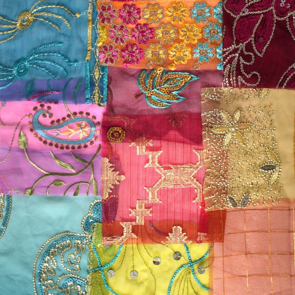 Restes de tissu Sari embellis assortis et mélangés - 10 pièces