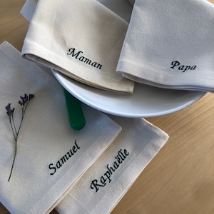 Confezione da 6 tovaglioli personalizzati ricamati con scritta in inglese ecrù