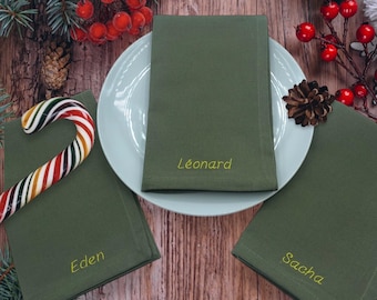 Tovagliolo ricamato personalizzato scuro