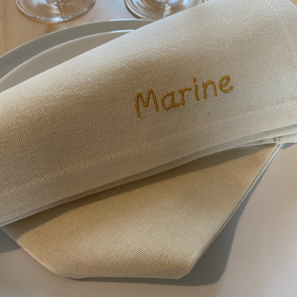 Serviette de table brodée personnalisée