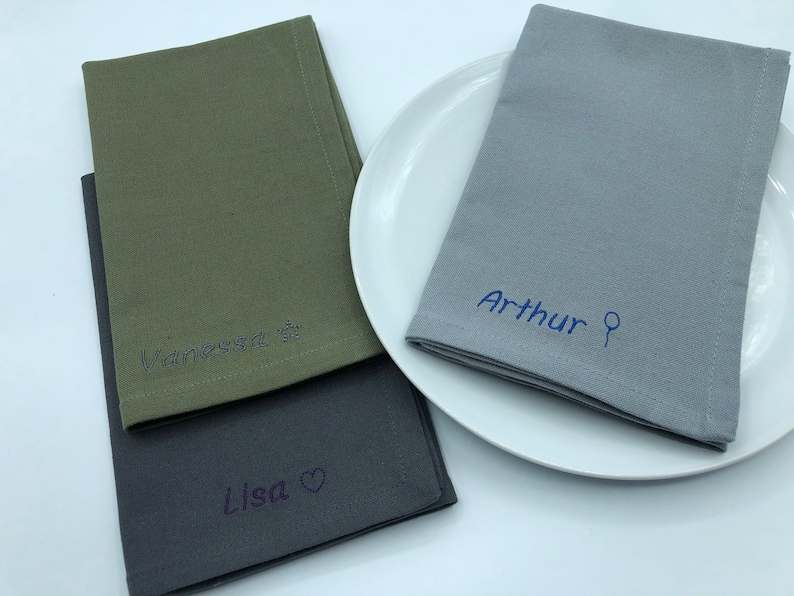 Serviette de table brodée personnalisée motif gris imagem 1