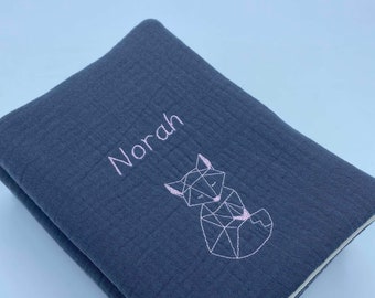 Protège carnet de santé brodé personnalisé MOTIF BALEINE