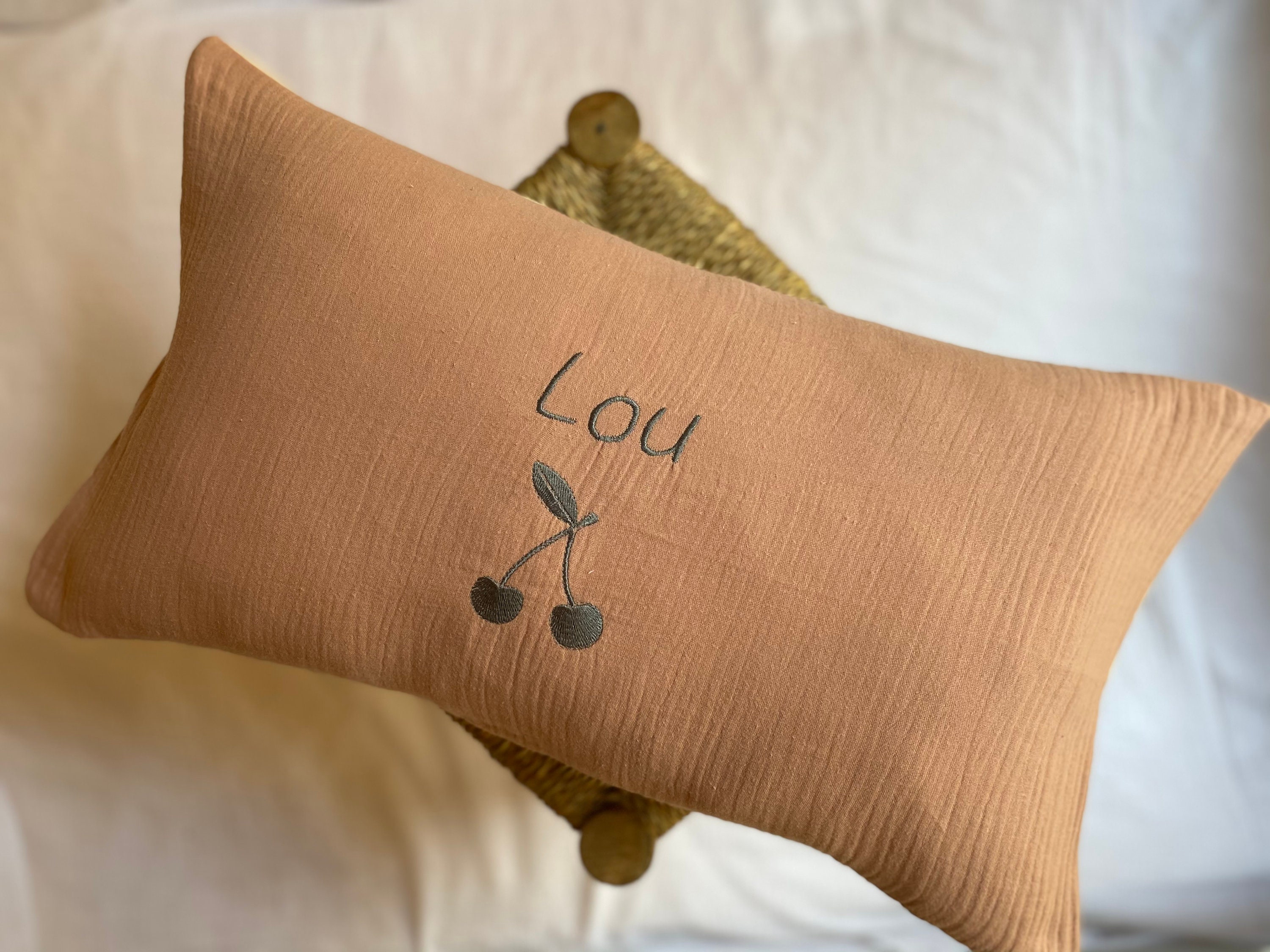Coussin gaze de coton brodé personnalisé | Etsy