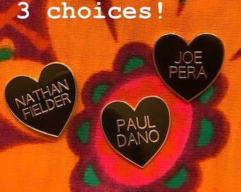Pines de esmalte con forma de corazón de Weird Boys de 1 pulgada, Paul Dano, Nathan Fielder, Joe Pera