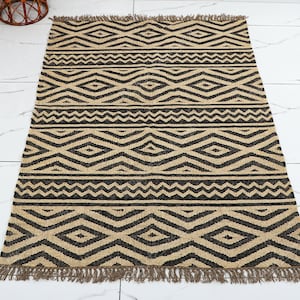 Handwoven Wool Jute Kilim Rug: Traditional Indian Design