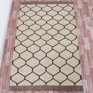 Handwoven Wool Jute Rug: Traditional Indian Kilim Design
