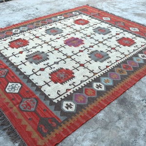 Handwoven Wool Jute Kilim Rug: Bohemian Dhurrie Design