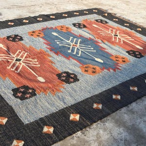Handwoven Wool Jute Kilim Rug: Bohemian Dhurrie Design