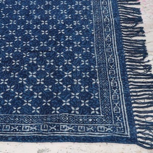 Blauw indigo handblok handgeweven katoenen plat geweven kelim vloerkleed, bohoblauw vloerkleed maten 5 x 8,6 x 9,8 x 10,9 x 12
