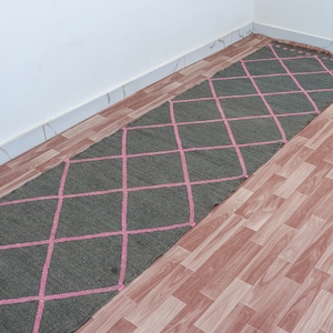 Handwoven Wool Jute Kilim Runner Rug: Geometric Indian Decor