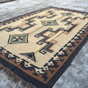 Handwoven Wool Jute Kilim Rug: Bohemian Dhurrie Design