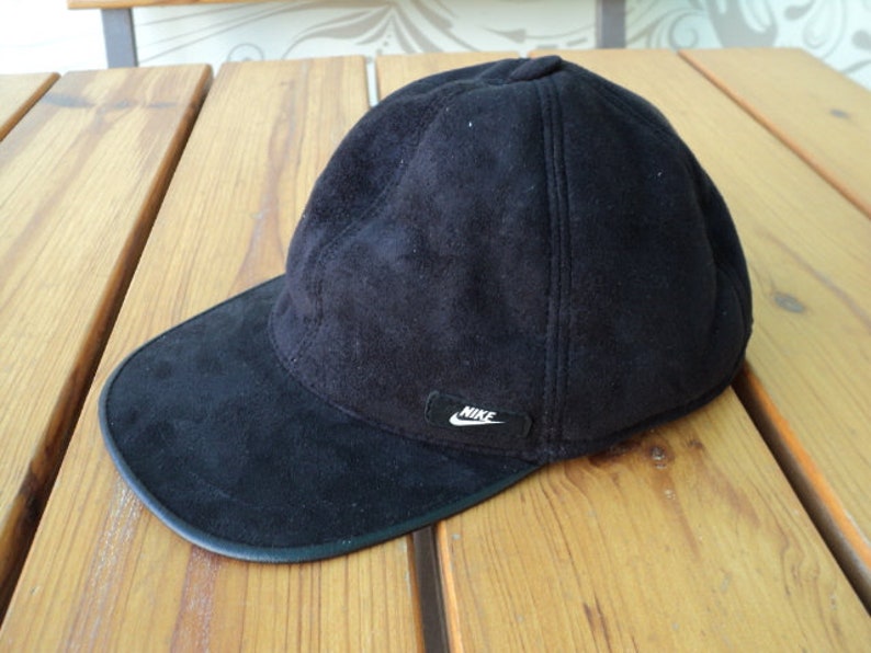 a winter cap a youth cap a men/'s baseball cap artificial leather a black cap, fur a warm hat A classic baseball cap a visor