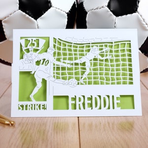 Carte d'anniversaire de football, carte d'anniversaire personnalisée, carte de 18e anniversaire, 21e anniversaire, carte d'âge personnalisée, carte découpée au laser