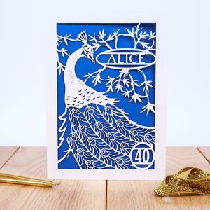 Carte d'anniversaire paon, carte d'anniversaire personnalisée, carte d'âge personnalisée, carte découpée au laser