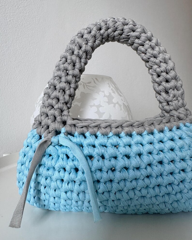 Chunky Crochet T-Shirt Yarn Bag Pattern: Beginner-Friendly Handbag (PDF Pattern) image 3