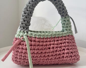 Chunky Crochet T-Shirt Yarn Bag Pattern: Beginner-Friendly Handbag (PDF Pattern)