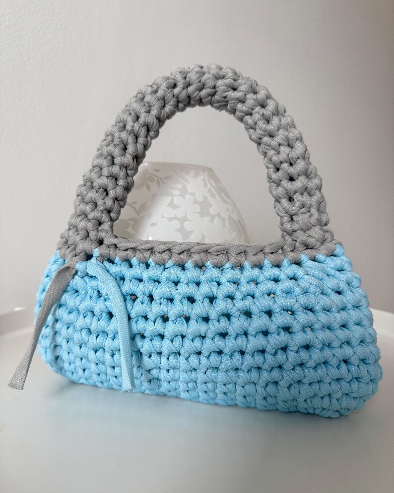Chunky Crochet T-Shirt Yarn Bag Pattern: Beginner-Friendly Handbag (PDF Pattern) image 2