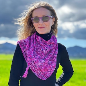 CROCHET PATTERN / Crochet Shawlette, Triangular Crochet Shawlette, One Skein Crochet Shawl, Easy Crochet Shawl