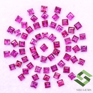 Puede incluir: Una colección de 50 piedras preciosas rosadas de forma cuadrada dispuestas en un patrón circular. Las piedras preciosas son todas de tamaño aproximadamente igual y están dispuestas sobre un fondo blanco.