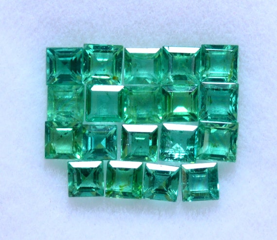 Émeraude Verte Naturelle 22,25 Carats - Certifiée GGI, Coupe émeraude, Clarté Eye Clean, Colombie