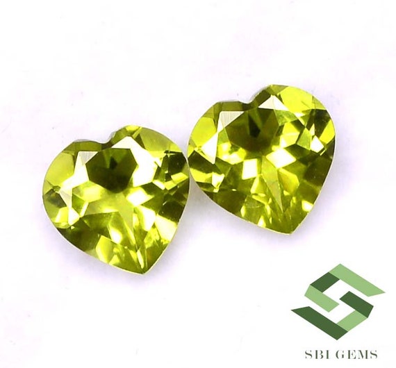 8 x 8 mm 認定天然ペリドット ハートシェイプカット ペア 3.53 CTS 未 