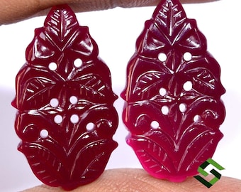 Handgeschnitzte Edelsteinpaare aus rotem Onyx: Florales Design, Schmuckherstellung