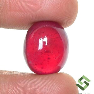Natürlicher Mosambik-Rubin, ovaler Cabochon, loser Edelstein, 18 x 15 bis 21 x 18 mm.