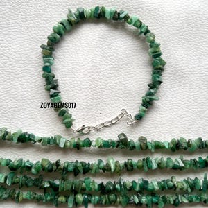 Natural Emerald Gemstone Chip Bracelet: Handmade Beaded Crystal