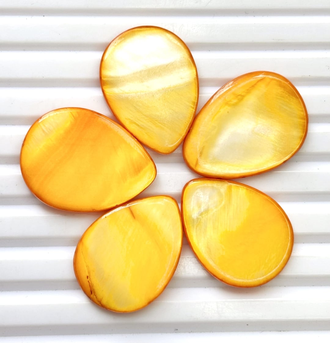 Shell Pear Pattern Queen Conch Shell Pear Shape Cabochon • Length 23mm 5pc AAA Quality ...