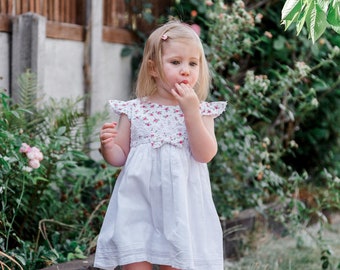 Vestido de niña de flores de algodón blanco hecho a mano: encaje renacentista, 2-3 años