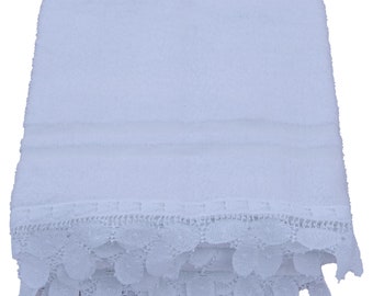 Weißes Badetuch aus ägyptischer Baumwolle: mit handgefertigter Renaissance-Spitzenborte