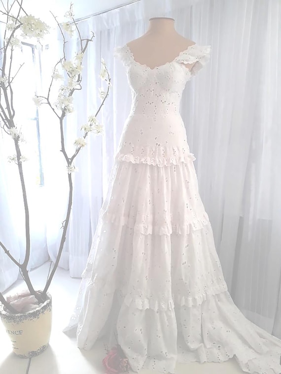 chinese dress ladies Vintage Style Lace Wedding Dress with Thin Straps main image 1