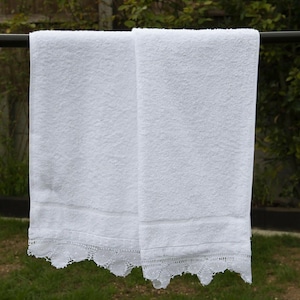 White Hand Towels 600 GSM Lavishly Adorned with Renaissance Handmade Lace Trims to make your bathroom decor UNIQUE - UK Stock