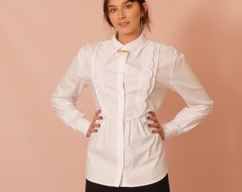 Blusa de algodón blanca con ribetes de encaje renacentista hechos a mano