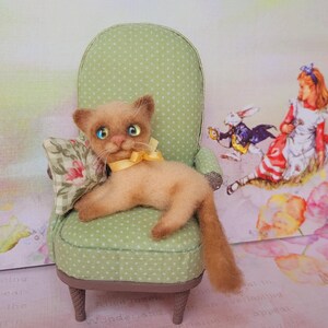 Needle Felted kitty in the armchair, collectible toy, artist made, ooak
