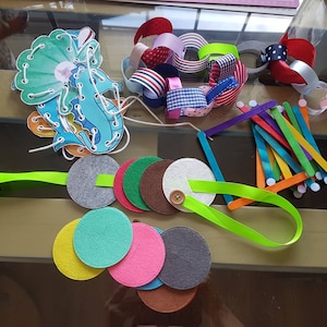 Busy bag activities. Busy bag. Toddler activities for quite time. 4 activities for fine motor skills. Busy book. Montessori activity.