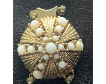 CINER beautiful brooch pin vintage costume jewelry Pearl Gold Pendant No Clasp